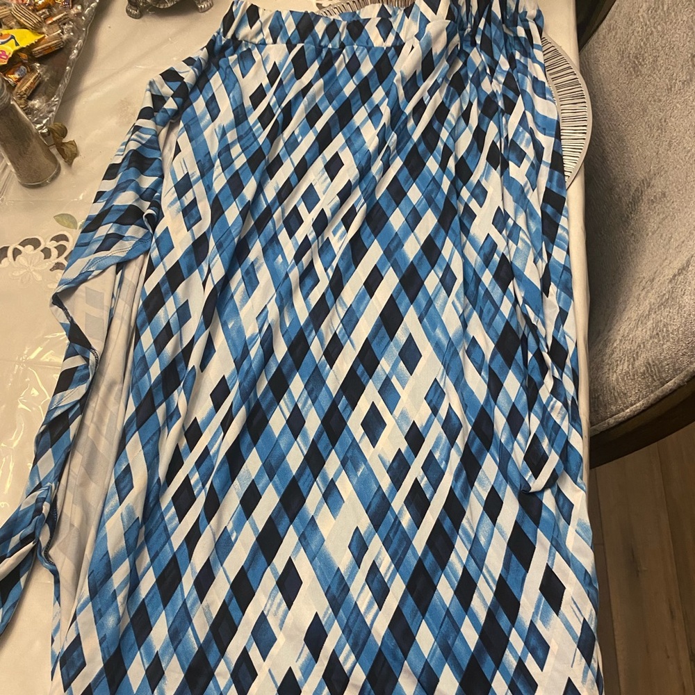 This is a Robert Louis Large skirt